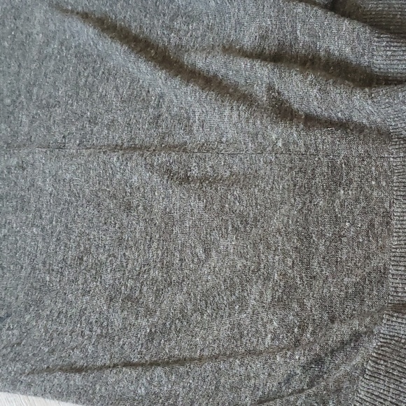 Vince v-neck top - Picture 5 of 5